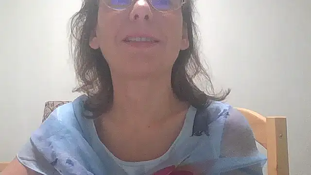 Snapshot of HollyJewel chatting on 09-30-25, 05:18 HollyJewel online show from 09-30-25, 05:18