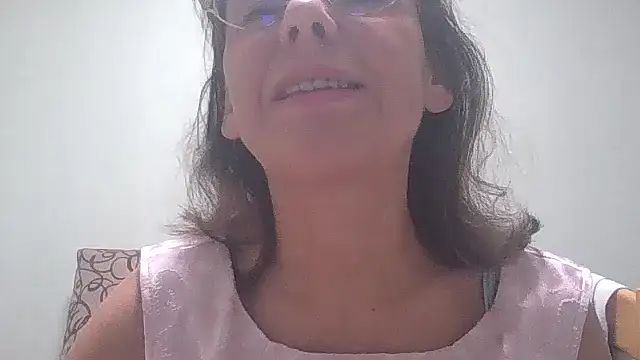 Snapshot of HollyJewel chatting on 10-02-25, 05:53 HollyJewel online show from 10-02-25, 05:53