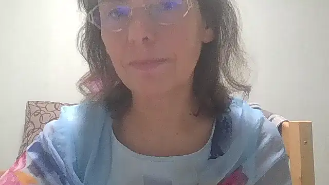 Snapshot of HollyJewel chatting on 10-03-25, 04:59 HollyJewel online show from 10-03-25, 04:59