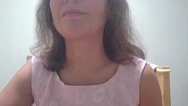 Snapshot of HollyJewel chatting on 10-05-25, 06:28 HollyJewel online show from 10-05-25, 06:28