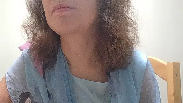 Snapshot of HollyJewel chatting on 10-07-25, 02:58 HollyJewel online show from 10-07-25, 02:58