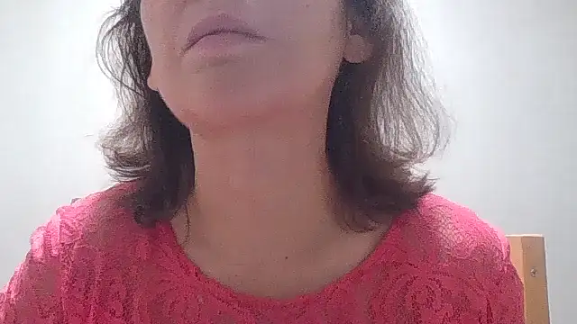 Snapshot of HollyJewel chatting on 10-21-25, 04:19 HollyJewel online show from 10-21-25, 04:19