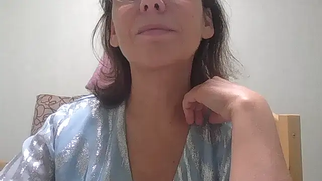 Snapshot of HollyJewel chatting on 10-22-25, 06:51 HollyJewel online show from 10-22-25, 06:51