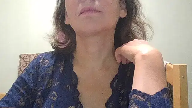 Snapshot of HollyJewel chatting on 10-27-25, 05:06 HollyJewel online show from 10-27-25, 05:06