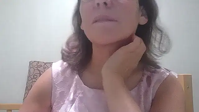 Snapshot of HollyJewel chatting on 10-31-25, 06:53 HollyJewel online show from 10-31-25, 06:53