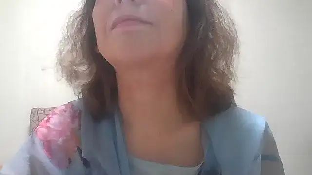 Snapshot of HollyJewel chatting on 11-04-25, 06:07 HollyJewel online show from 11-04-25, 06:07