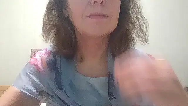 Snapshot of HollyJewel chatting on 11-11-25, 06:52 HollyJewel online show from 11-11-25, 06:52