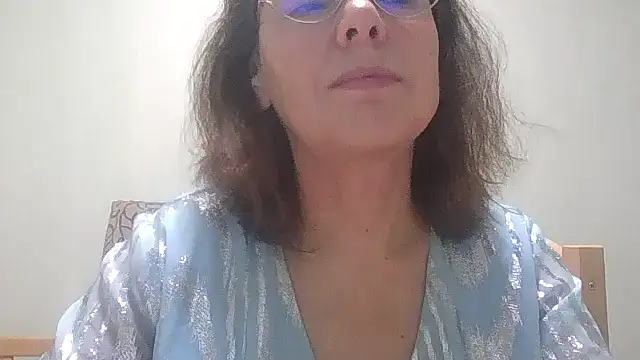 Snapshot of HollyJewel chatting on 11-13-25, 04:39 HollyJewel online show from 11-13-25, 04:39