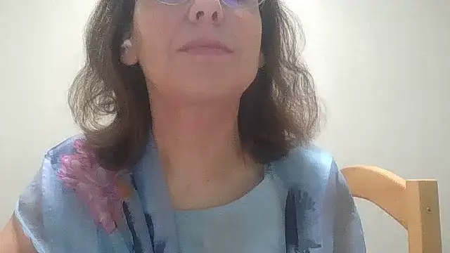 Snapshot of HollyJewel chatting on 12-04-25, 04:48 HollyJewel online show from 12-04-25, 04:48