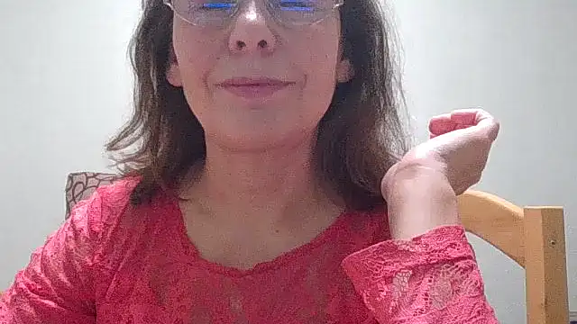 Snapshot of HollyJewel chatting on 12-21-25, 06:15 HollyJewel online show from 12-21-25, 06:15