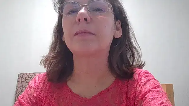 Snapshot of HollyJewel chatting on 12-22-25, 12:24 HollyJewel online show from 12-22-25, 12:24