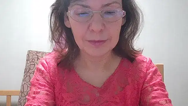 Snapshot of HollyJewel chatting on 01-05-26, 06:33 HollyJewel online show from 01-05-26, 06:33