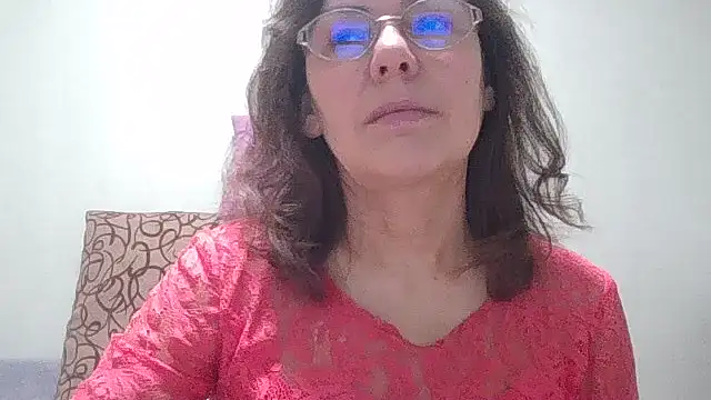 Snapshot of HollyJewel chatting on 02-25-26, 06:39 HollyJewel online show from 02-25-26, 06:39