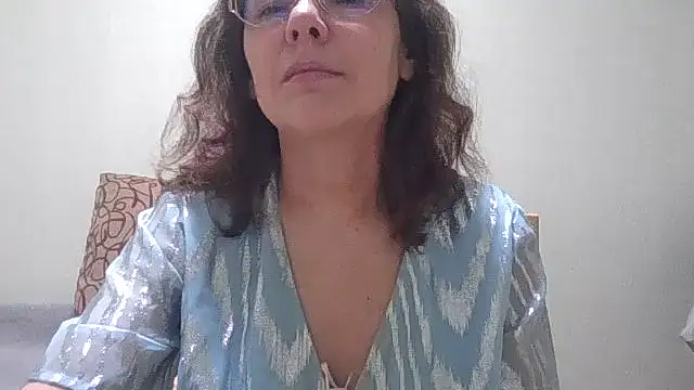 Snapshot of HollyJewel chatting on 03-01-26, 05:48 HollyJewel online show from 03-01-26, 05:48