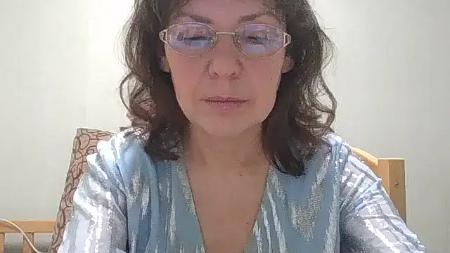 Snapshot of HollyJewel chatting on 03-05-26, 04:25 HollyJewel online show from 03-05-26, 04:25