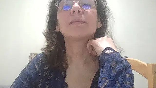 Snapshot of HollyJewel chatting on 03-10-26, 04:01 HollyJewel online show from 03-10-26, 04:01