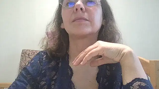 Snapshot of HollyJewel chatting on 03-12-26, 02:23 HollyJewel online show from 03-12-26, 02:23