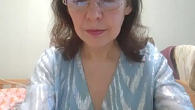 HollyJewel online show from 04-28-26, 04:34