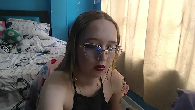 Liaroberts1 online show from 02-19-25, 06:10