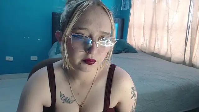 Liaroberts1 online show from 09-13-25, 12:05