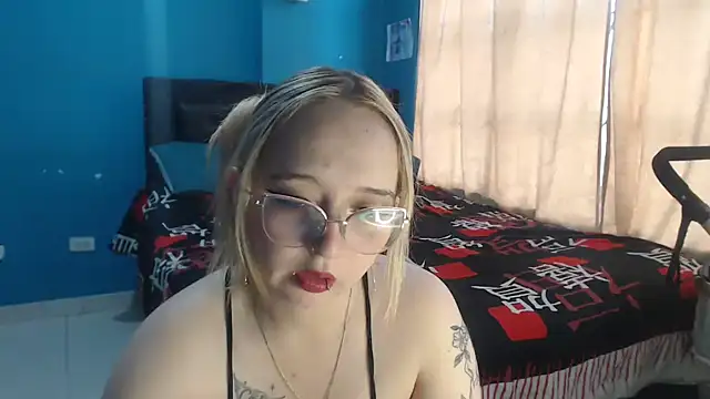 Liaroberts1 online show from 09-18-25, 11:56