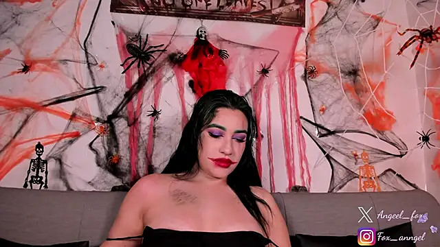 angeel fox online show from 10-31-25, 06:03