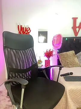 AriannaTorres online show from 11-18-25, 11:03