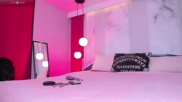 ninaevanss  online show from 11-28-25, 08:22