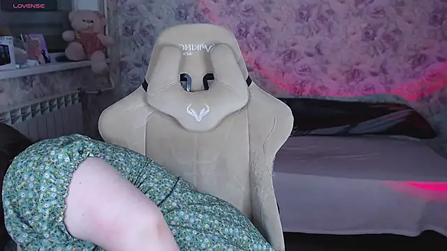 Estelle Hicks online show from 04-29-26, 07:09