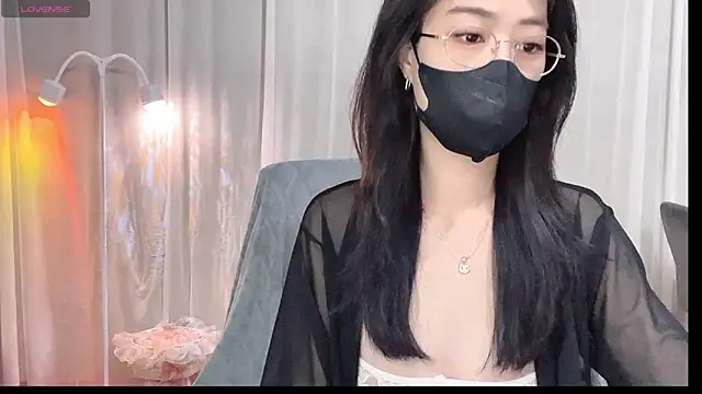 Snapshot of _minji_bae chatting on 03-04-26, 04:57 minji bae online show from 03-04-26, 04:57