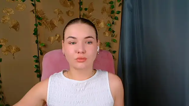 Snapshot of Glory_air chatting on 06-20-26, 04:37 Glory air online show from 06-20-26, 04:37