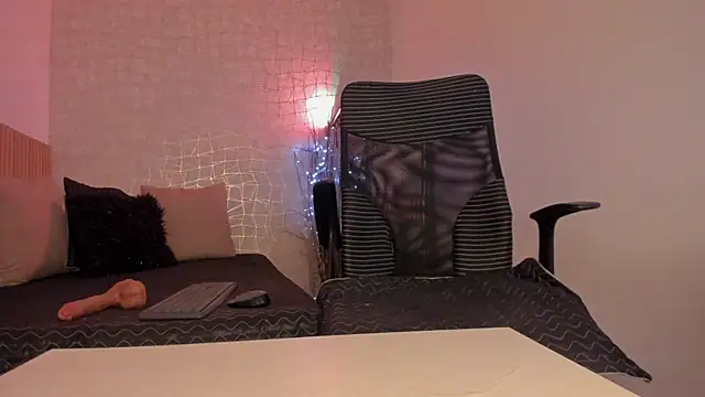 Bella desi  online show from 01-04-25, 03:17