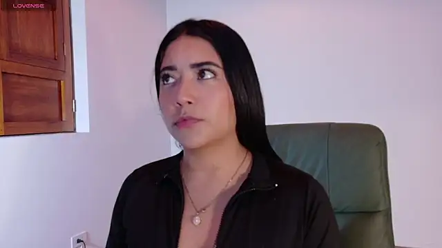 Snapshot of Susy_thomson chatting on 10-29-25, 12:02 Susy thomson online show from 10-29-25, 12:02