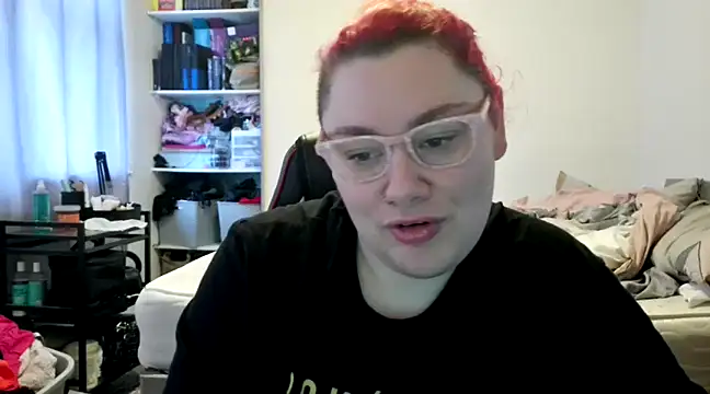Snapshot of Bustycurves chatting on 12-17-24, 10:44 Bustycurves online show from 12-17-24, 10:44