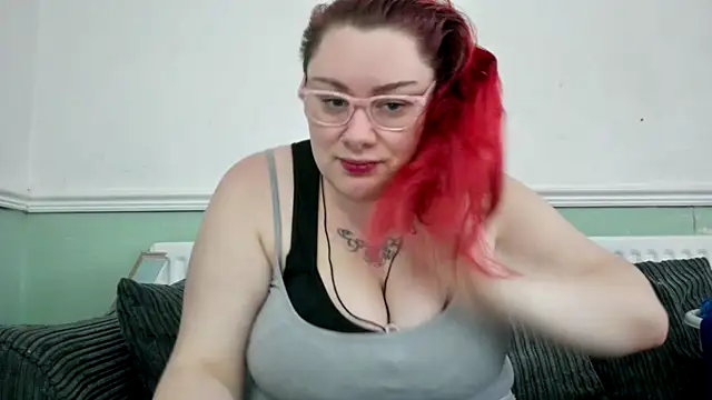 Snapshot of Bustycurves chatting on 02-04-25, 10:21 Bustycurves online show from 02-04-25, 10:21