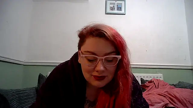 Snapshot of Bustycurves chatting on 02-08-25, 12:06 Bustycurves online show from 02-08-25, 12:06
