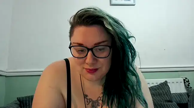 Snapshot of Bustycurves chatting on 03-21-25, 10:28 Bustycurves online show from 03-21-25, 10:28