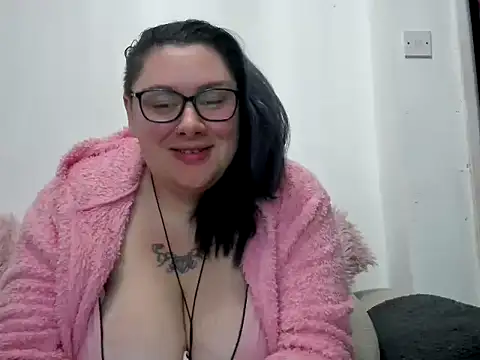 Snapshot of Bustycurves chatting on 09-24-25, 11:41 Bustycurves online show from 09-24-25, 11:41
