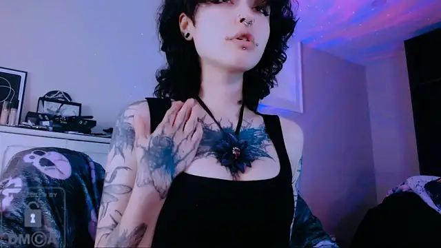 NaughtyLittleFox online show from 06-20-26, 04:37