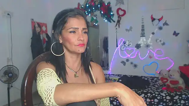 Snapshot of brigitht chatting on 12-28-24, 05:02 brigitht online show from 12-28-24, 05:02