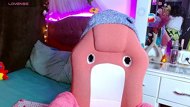 Snapshot of Littlerouse_ chatting on 03-23-25, 04:49 Littlerouse online show from 03-23-25, 04:49