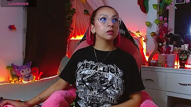 Snapshot of Littlerouse_ chatting on 11-27-25, 11:07 Littlerouse online show from 11-27-25, 11:07