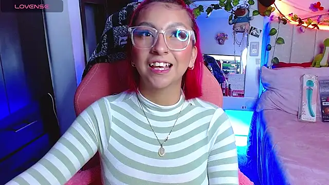 Snapshot of Littlerouse_ chatting on 01-19-26, 07:01 Littlerouse online show from 01-19-26, 07:01