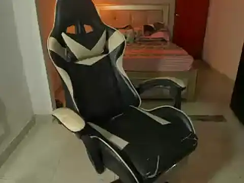 Snapshot of naomi_berckley chatting on 03-19-25, 09:38 naomi berckley online show from 03-19-25, 09:38