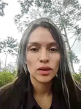 Snapshot of manu_lara chatting on 09-17-25, 05:58 manu lara online show from 09-17-25, 05:58