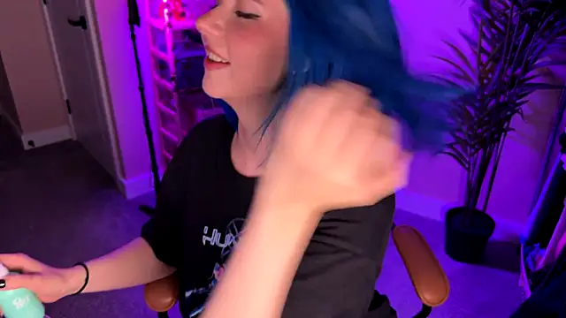 Snapshot of _vixenp chatting on 11-06-25, 06:42 vixenp online show from 11-06-25, 06:42