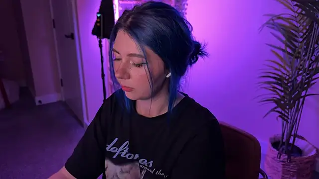 Snapshot of _vixenp chatting on 11-30-25, 06:23 vixenp online show from 11-30-25, 06:23