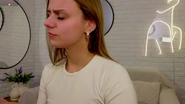 Snapshot of Wendy_D0ll chatting on 02-25-26, 09:02 Wendy D0ll online show from 02-25-26, 09:02