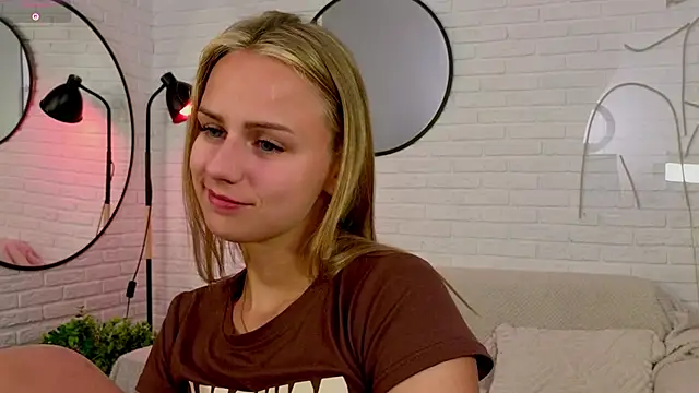 Snapshot of Wendy_D0ll chatting on 03-24-26, 09:42 Wendy D0ll online show from 03-24-26, 09:42