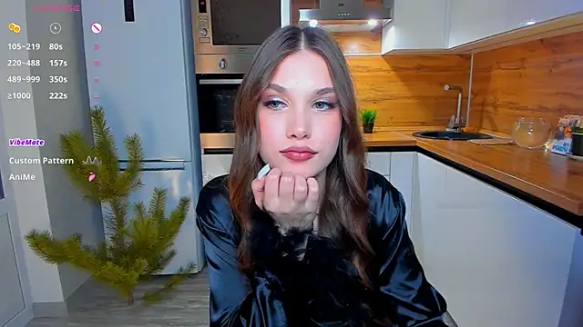 Snapshot of _Eva_Lee chatting on 12-19-24, 05:08 Eva Lee online show from 12-19-24, 05:08